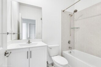 21071 NE 8th Path in Miami, FL - Building Photo - Building Photo