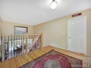 7 Medford Pl in Clarkstown, NY - Building Photo - Building Photo
