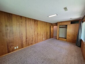 1103 College St in Cedar Falls, IA - Building Photo - Building Photo