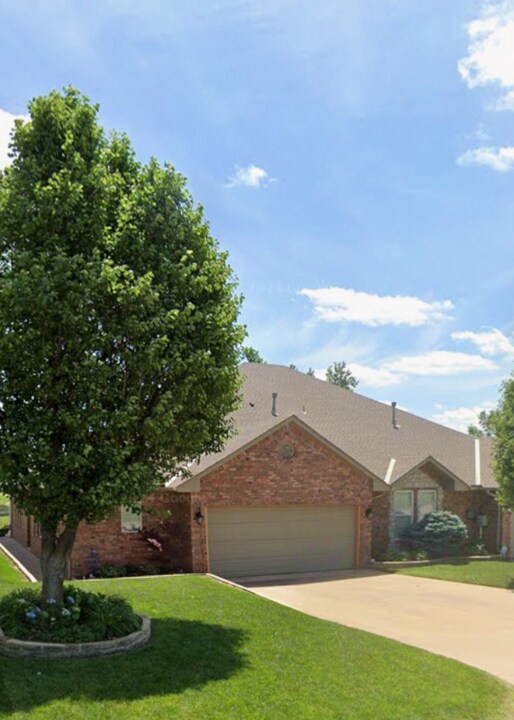 12007 Ashford Dr in Yukon, OK - Building Photo