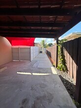 927 SW 71st Ct, Unit Cozy 1bd1ba Guest House in Miami, FL - Foto de edificio - Building Photo