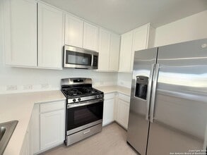 232 Ottawa Wy in New Braunfels, TX - Foto de edificio - Building Photo