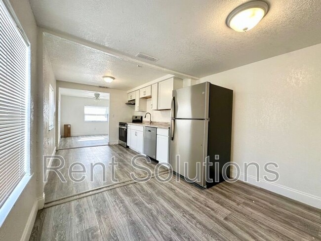 3905 54th Ave N in St. Petersburg, FL - Foto de edificio - Building Photo