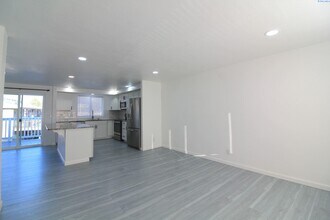 8130 W Falls Pl in Kennewick, WA - Building Photo - Building Photo