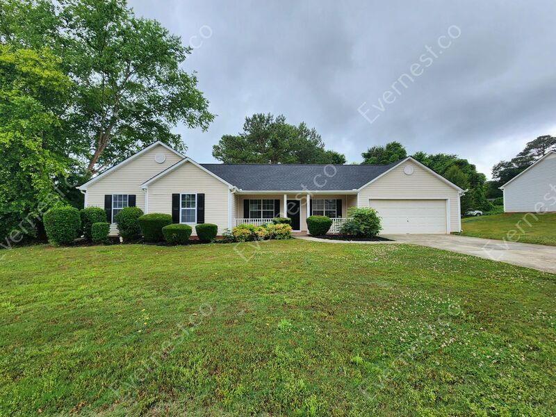 715 Cloverdale Dr Photo