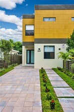 2887 SW 33rd Ave in Miami, FL - Building Photo - Building Photo