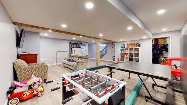 property at 14 Kleggstone Cir