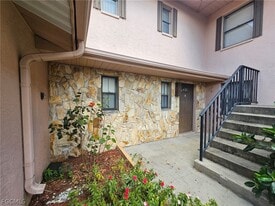 1221 SE 46th Ln in Cape Coral, FL - Building Photo