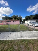 3501 NW 171 Terrace in Miami Gardens, FL - Building Photo - Building Photo