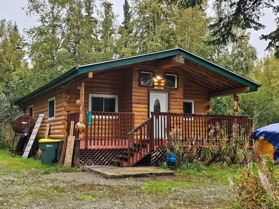 1115 Chickadee Loop in Fairbanks, AK - Building Photo