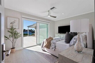 440 Kingstown Dr in Naples, FL - Foto de edificio - Building Photo