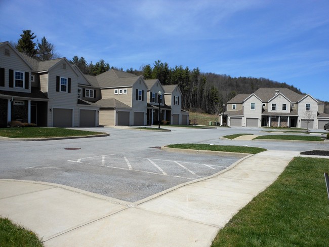 Saratoga Renaissance and Split Rail in Wilton, NY - Building Photo - Building Photo