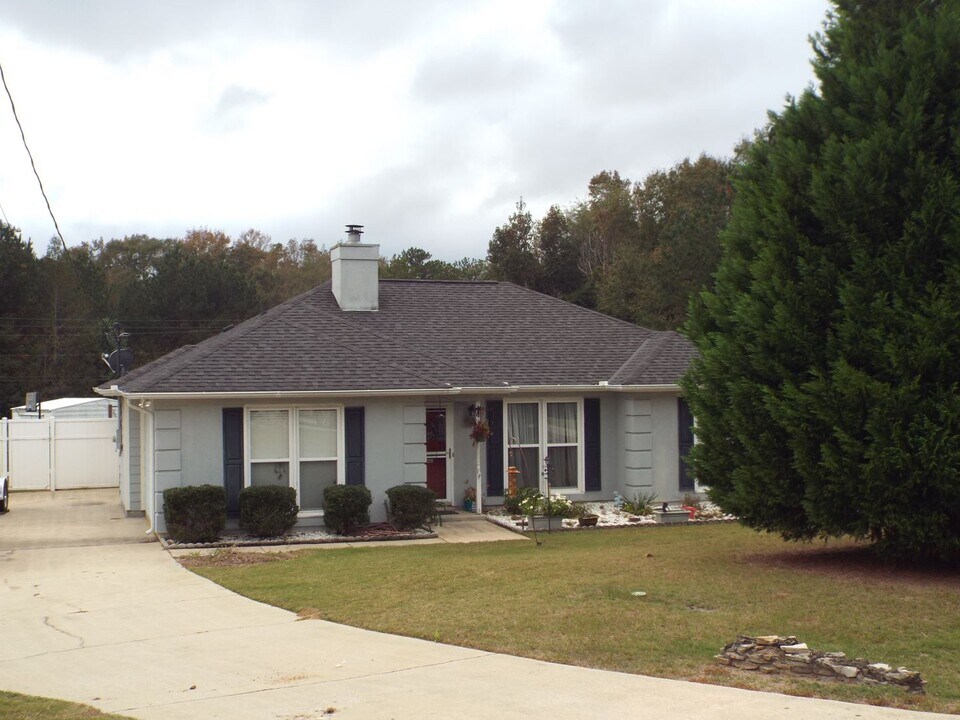 107 Lee Road 551 in Smiths Station, AL - Building Photo