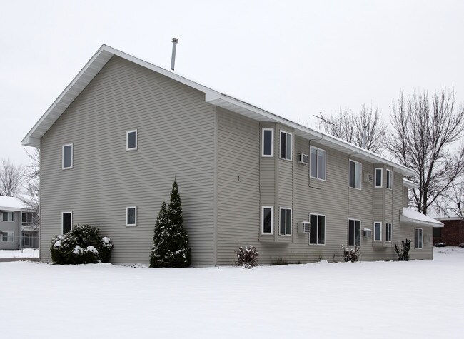 5 Unit Multifamily in Cokato, MN - Building Photo - Building Photo