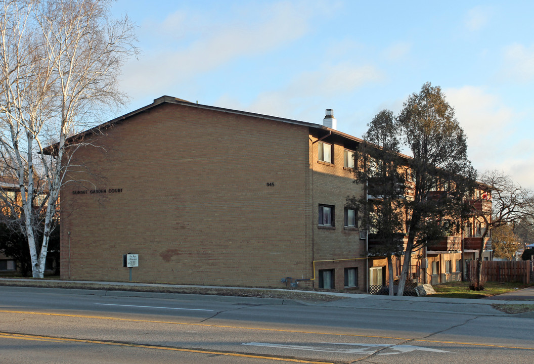 Sunset Gardens Court in Oshawa, ON - Building Photo