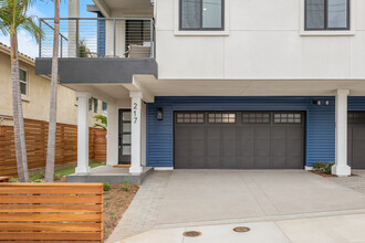 217 Chinquapin Ave in Carlsbad, CA - Foto de edificio - Building Photo