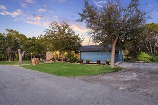 6407 Lynn Ln in Lago Vista, TX - Building Photo
