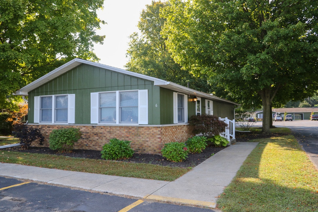 The Villas of Wawasee in Syracuse, IN - Foto de edificio