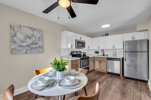 Chateau Apartments in Burlington, NJ - Building Photo