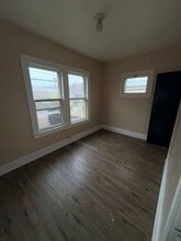 1805 Stanwood Rd in East Cleveland, OH - Foto de edificio - Building Photo