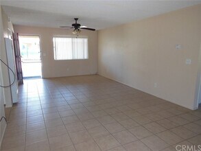 7346 Dumosa Ave, Unit D in Yucca Valley, CA - Building Photo - Building Photo