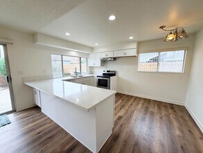 715 S Oakstone Way in Anaheim, CA - Building Photo - Building Photo