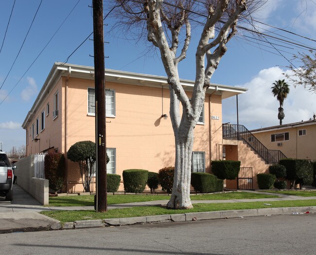 9623 Belmont St in Bellflower, CA - Foto de edificio - Building Photo