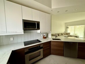 140 Meridian Ave in Miami Beach, FL - Building Photo - Building Photo