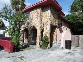 1116 Upton Ct S in St. Petersburg, FL - Foto de edificio - Building Photo