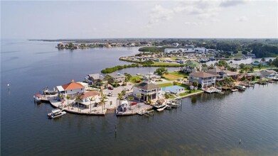 6423 Harbor Dr in Hudson, FL - Foto de edificio - Building Photo