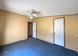 908 FM 2808 in Kempner, TX - Foto de edificio - Building Photo