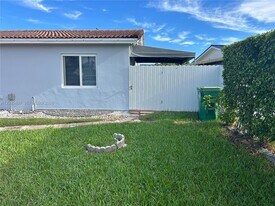 3325 Village Green Dr in Miami, FL - Building Photo