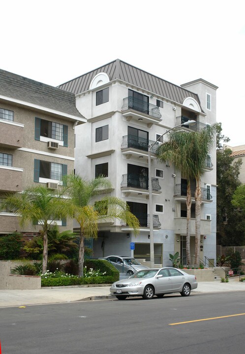 Residential Condominium in Los Angeles, CA - Building Photo