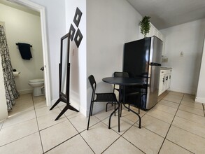 7951 SW 198th St, Unit Spacious Studio in Cutler Bay, FL - Building Photo - Building Photo