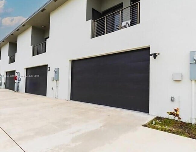 488 NW 40th Ct in Oakland Park, FL - Building Photo - Building Photo