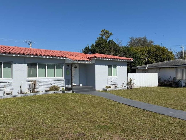 2815 Van Buren St in Hollywood, FL - Building Photo - Building Photo