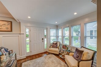 15 Fairview St in Huntington, NY - Building Photo - Building Photo