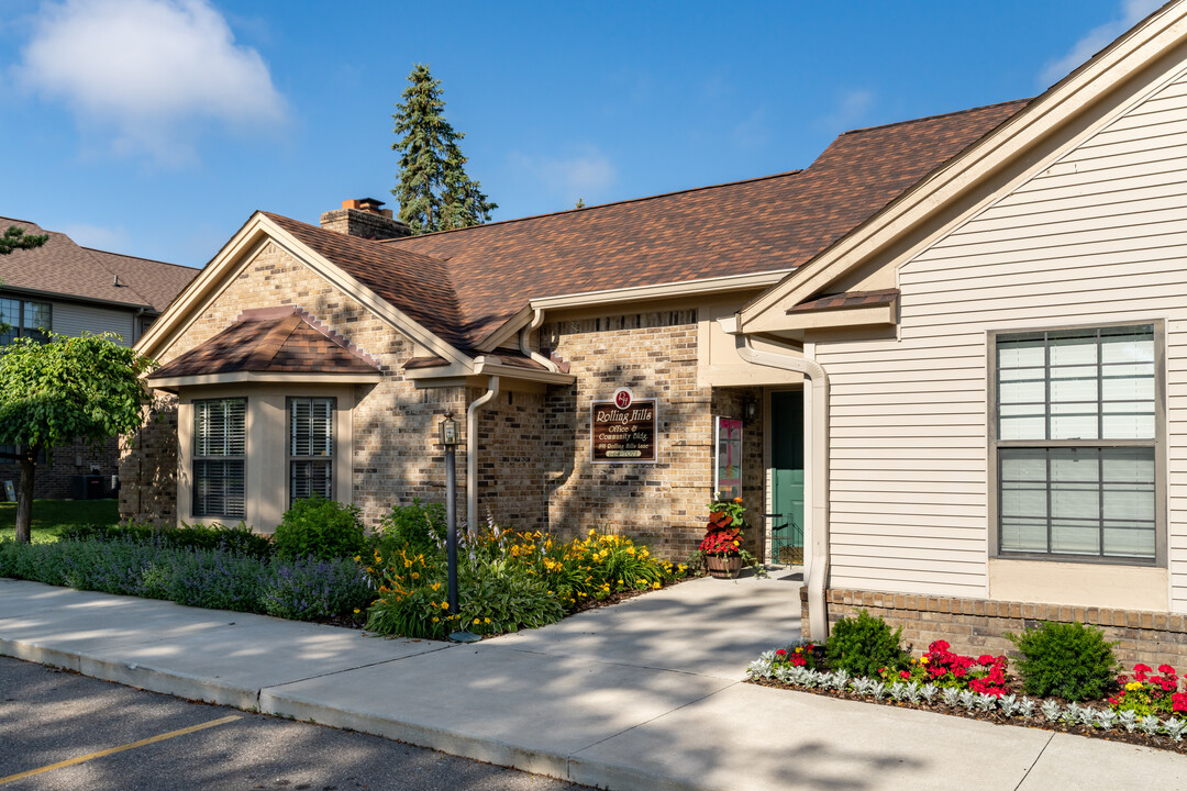 Rolling Hills Apartments in Lapeer, MI - Building Photo