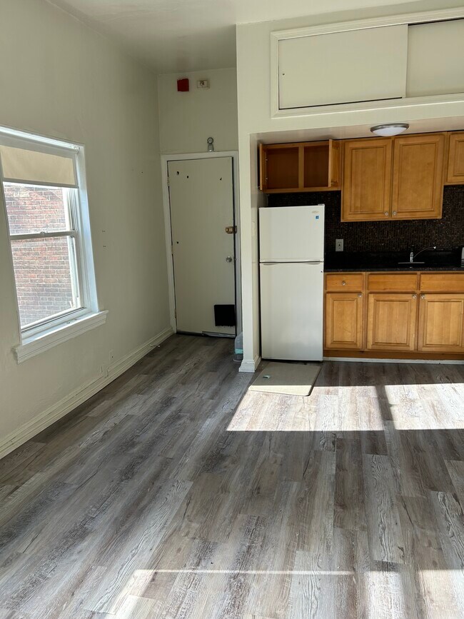 207 S 13th St, Unit 3rd Floor Rear in Philadelphia, PA - Building Photo - Building Photo