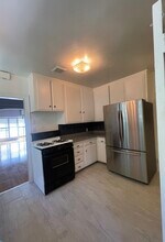 6331 Lindenhurst Ave in West Hollywood, CA - Foto de edificio - Building Photo