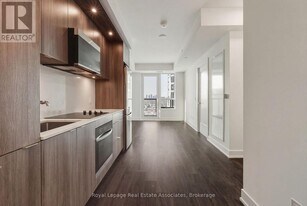 60 Central Park Roadway in Toronto, ON - Building Photo