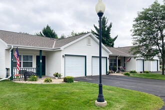 River Grove Senior in Wisconsin Rapids, WI - Foto de edificio - Building Photo