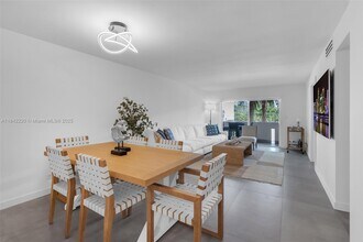300 Galen Dr in Key Biscayne, FL - Building Photo - Building Photo
