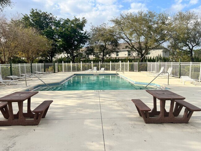 14895 Pleasant Bay Ln in Naples, FL - Building Photo - Building Photo