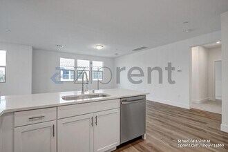 5301 E Commerce Way in Sacramento, CA - Building Photo - Building Photo