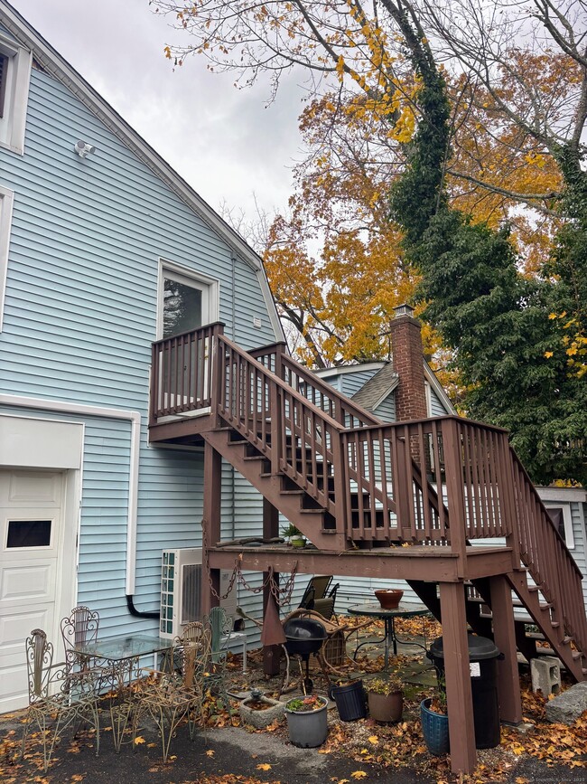 88 E Main St in Clinton, CT - Building Photo - Building Photo