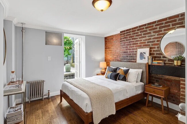 118 E 7th St, Unit 1W in New York, NY - Foto de edificio - Building Photo