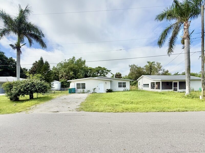 2125 Mark Ave in Punta Gorda, FL - Building Photo