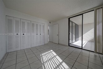 10400 SW 108th Ave in Miami, FL - Building Photo - Building Photo