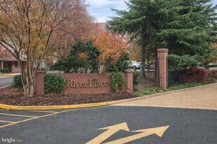 1121 Arlington Blvd, Unit 703 in Arlington, VA - Building Photo